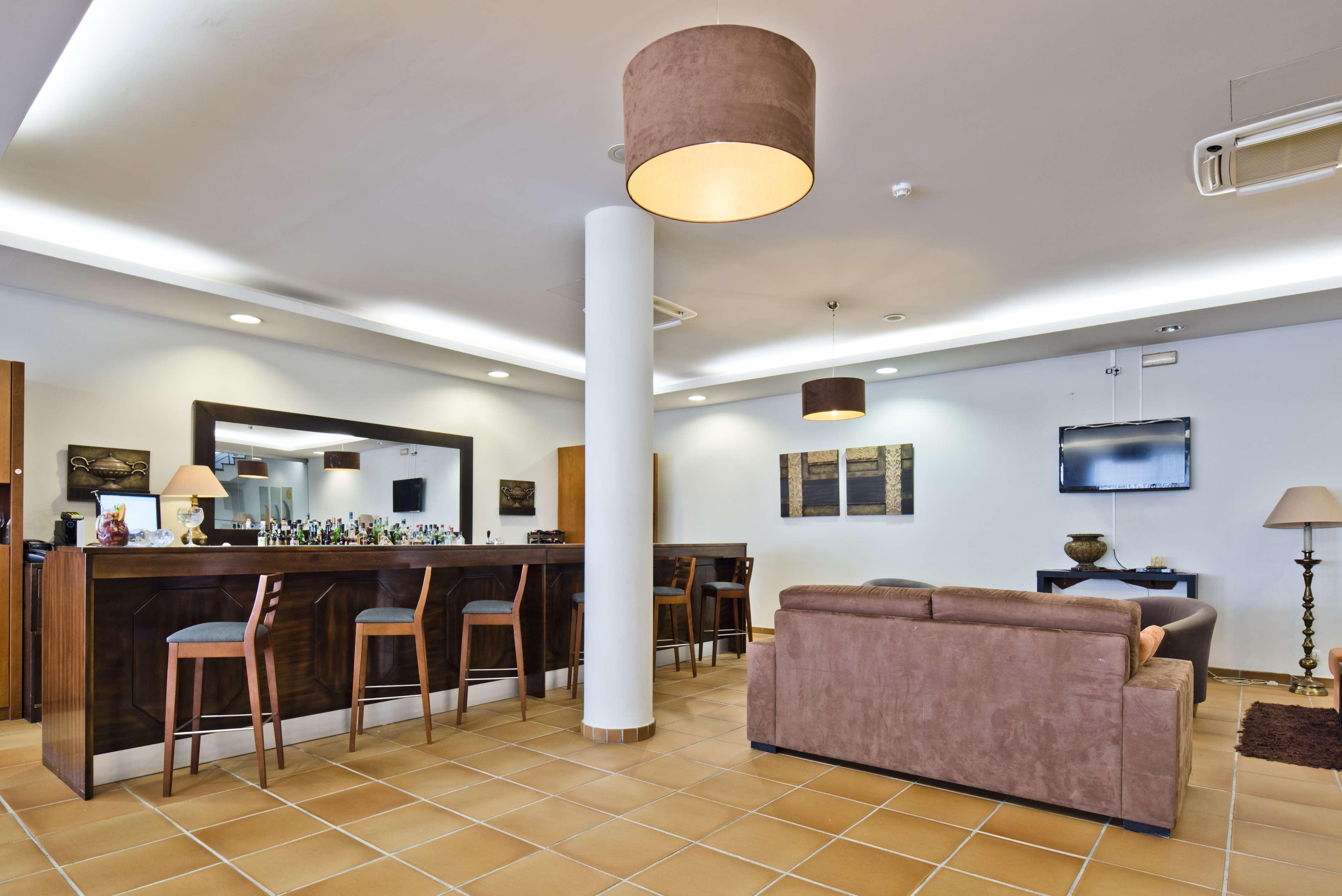 Lam Hotel Естарежа Екстериор снимка