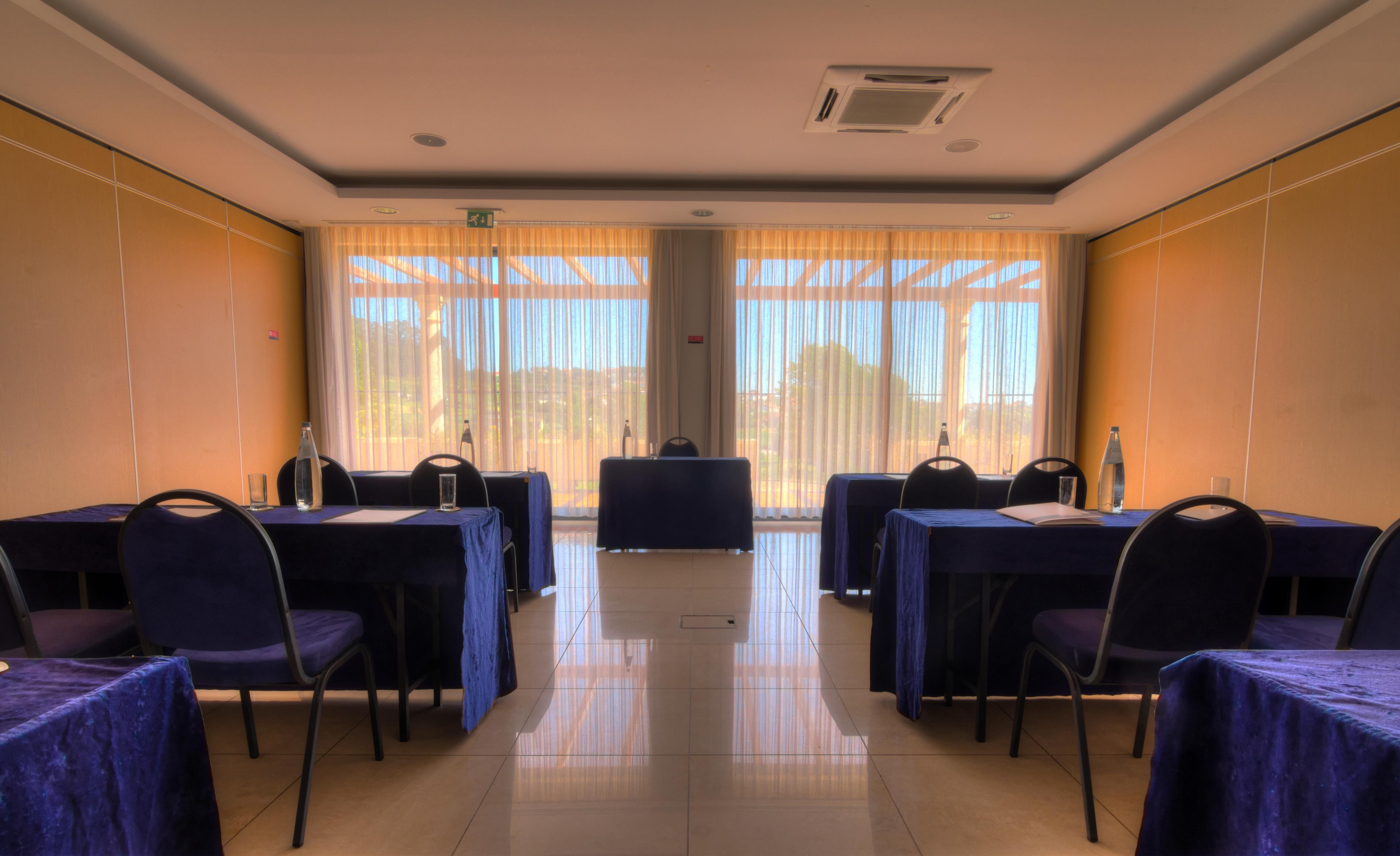 Lam Hotel Естарежа Екстериор снимка