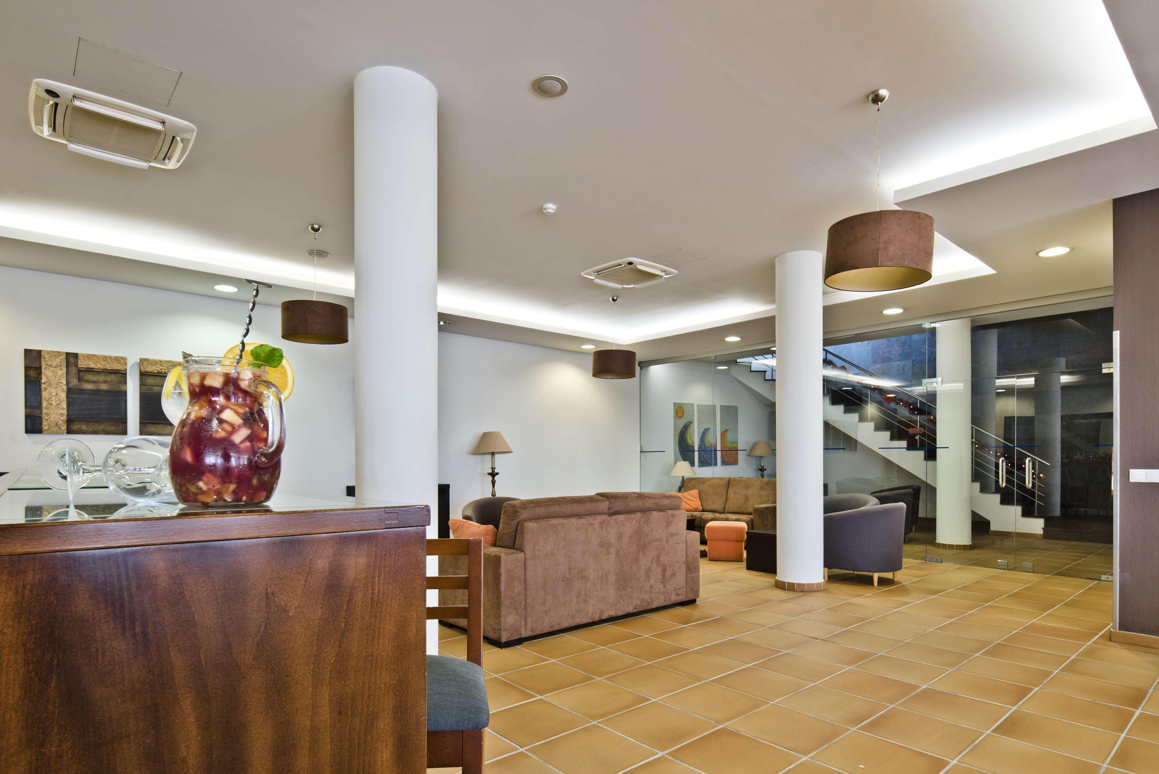 Lam Hotel Естарежа Екстериор снимка