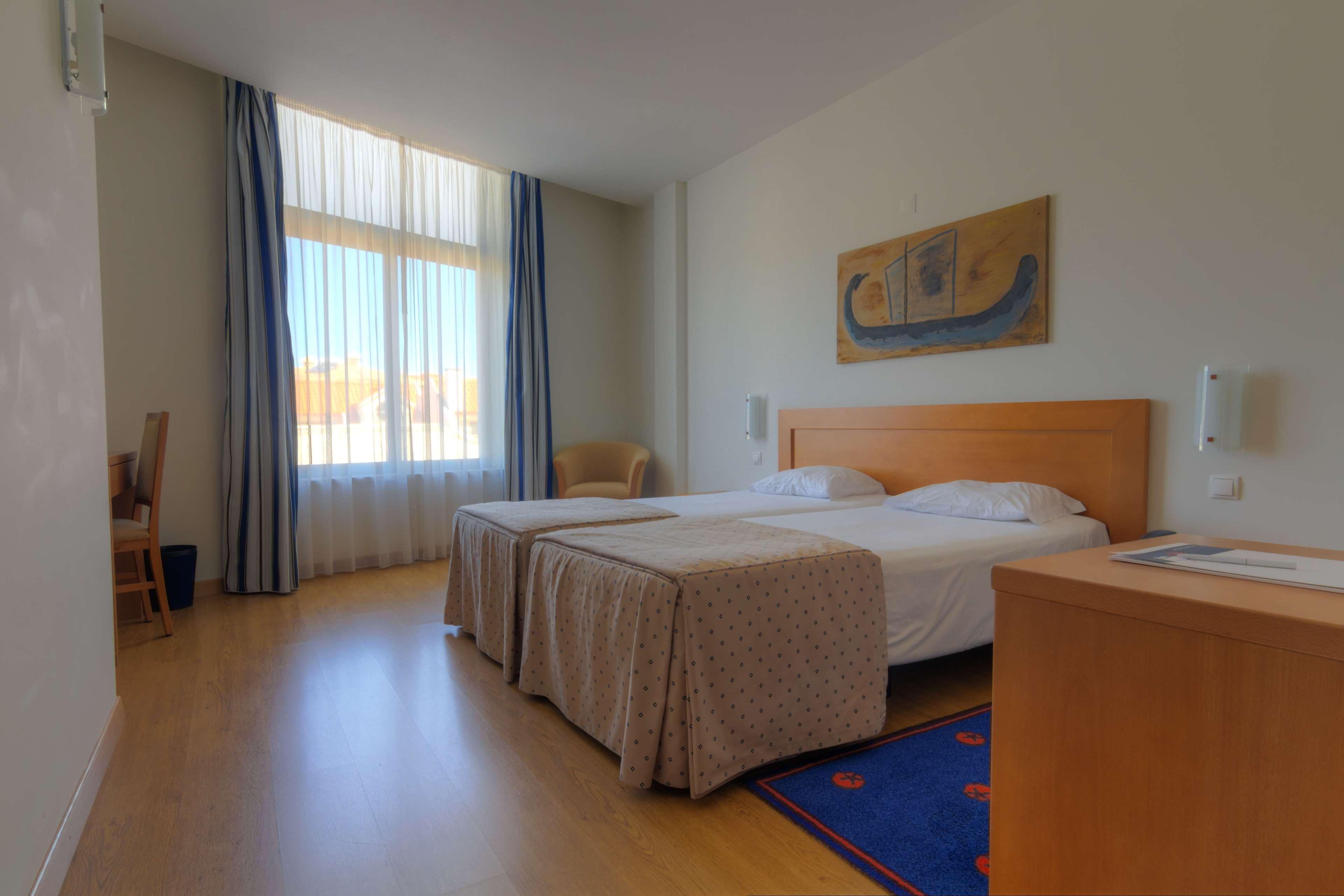 Lam Hotel Естарежа Екстериор снимка