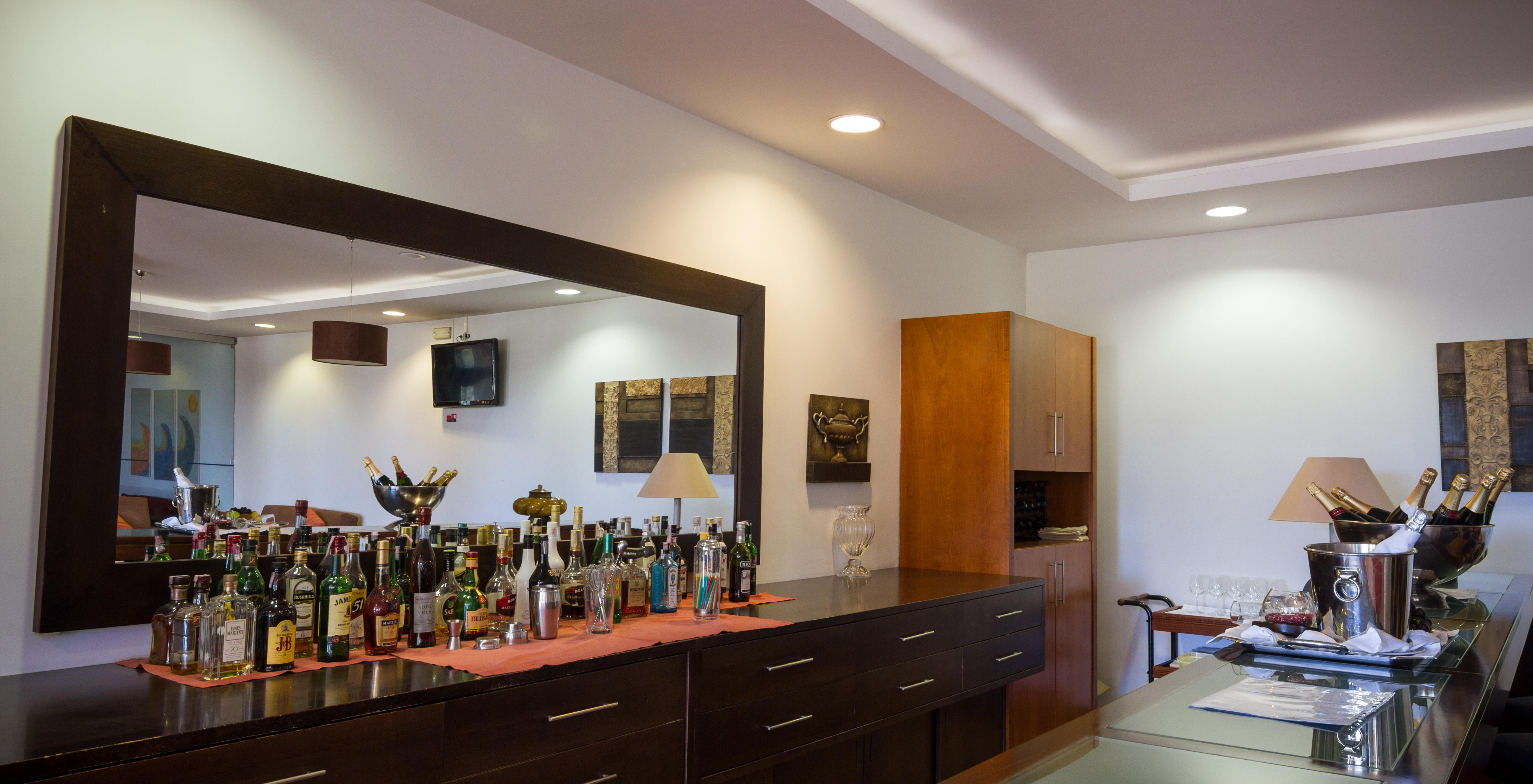 Lam Hotel Естарежа Екстериор снимка