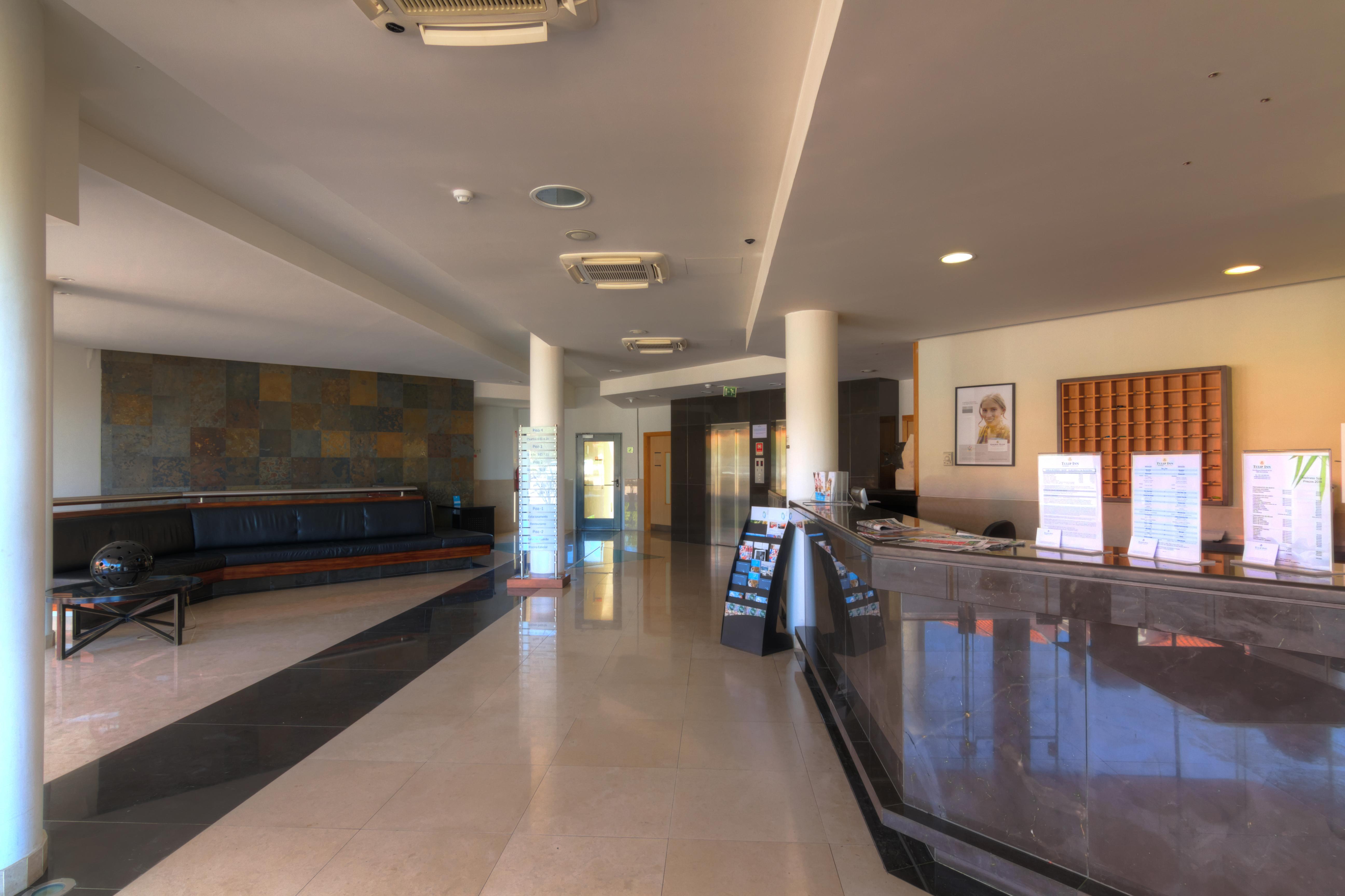 Lam Hotel Естарежа Екстериор снимка