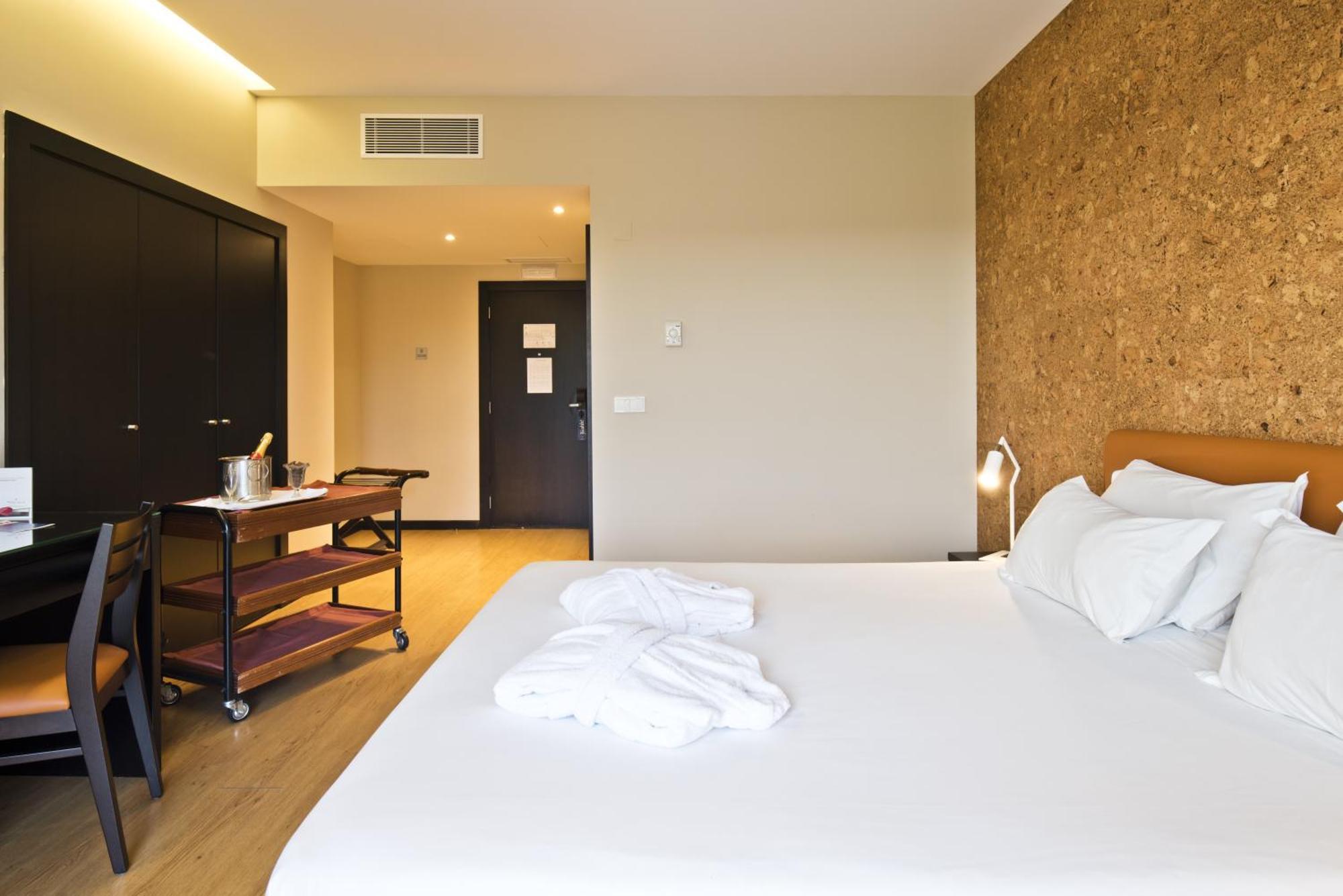 Lam Hotel Естарежа Екстериор снимка