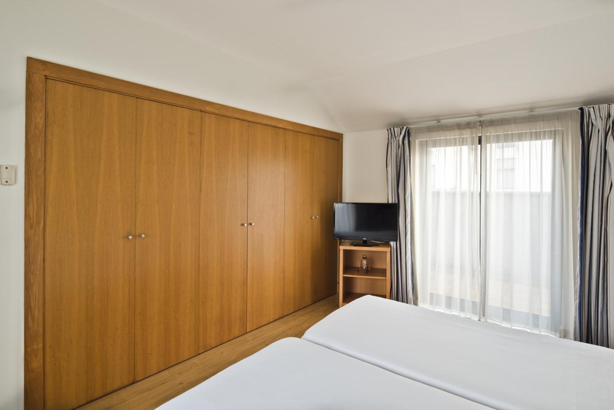 Lam Hotel Естарежа Екстериор снимка