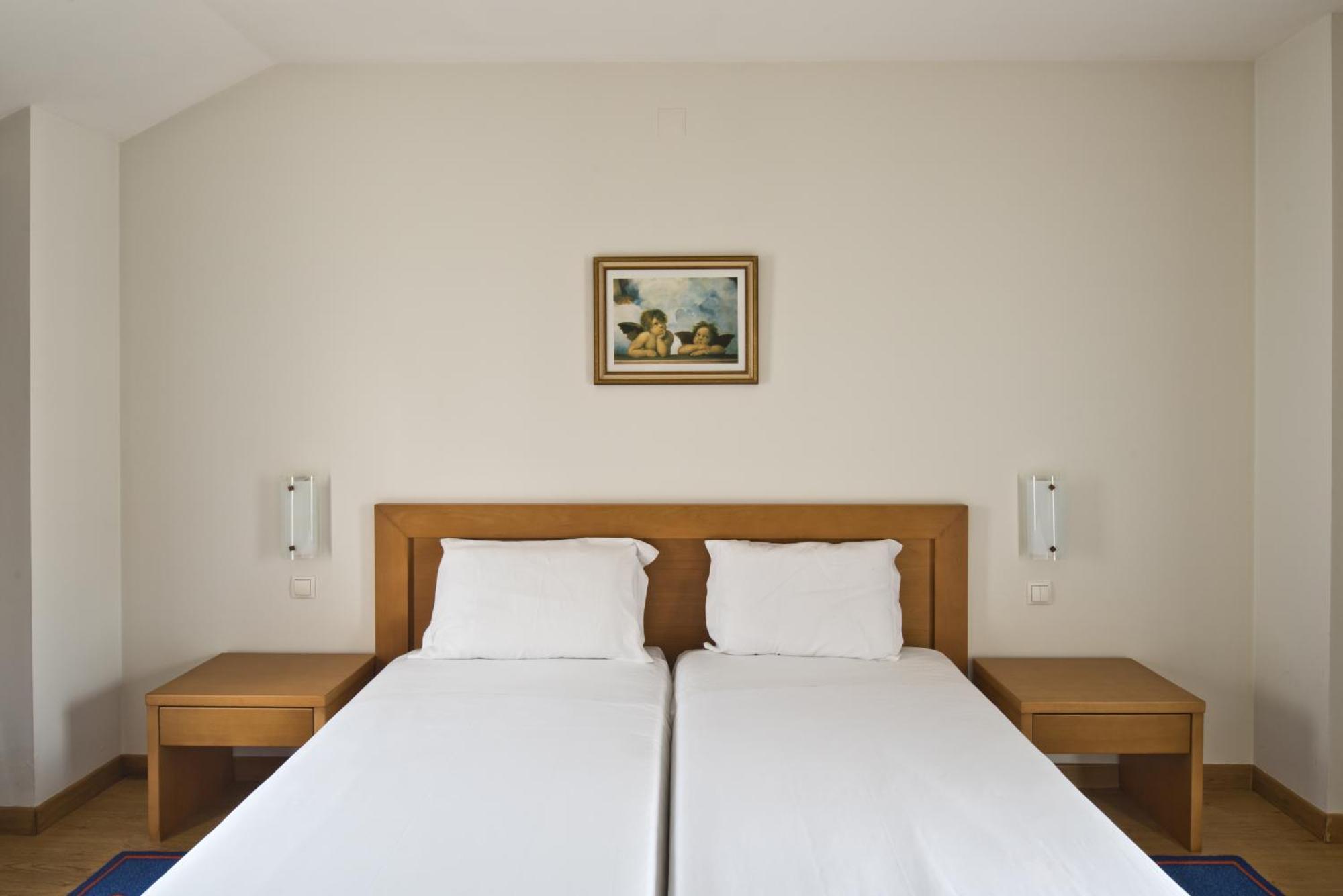 Lam Hotel Естарежа Екстериор снимка