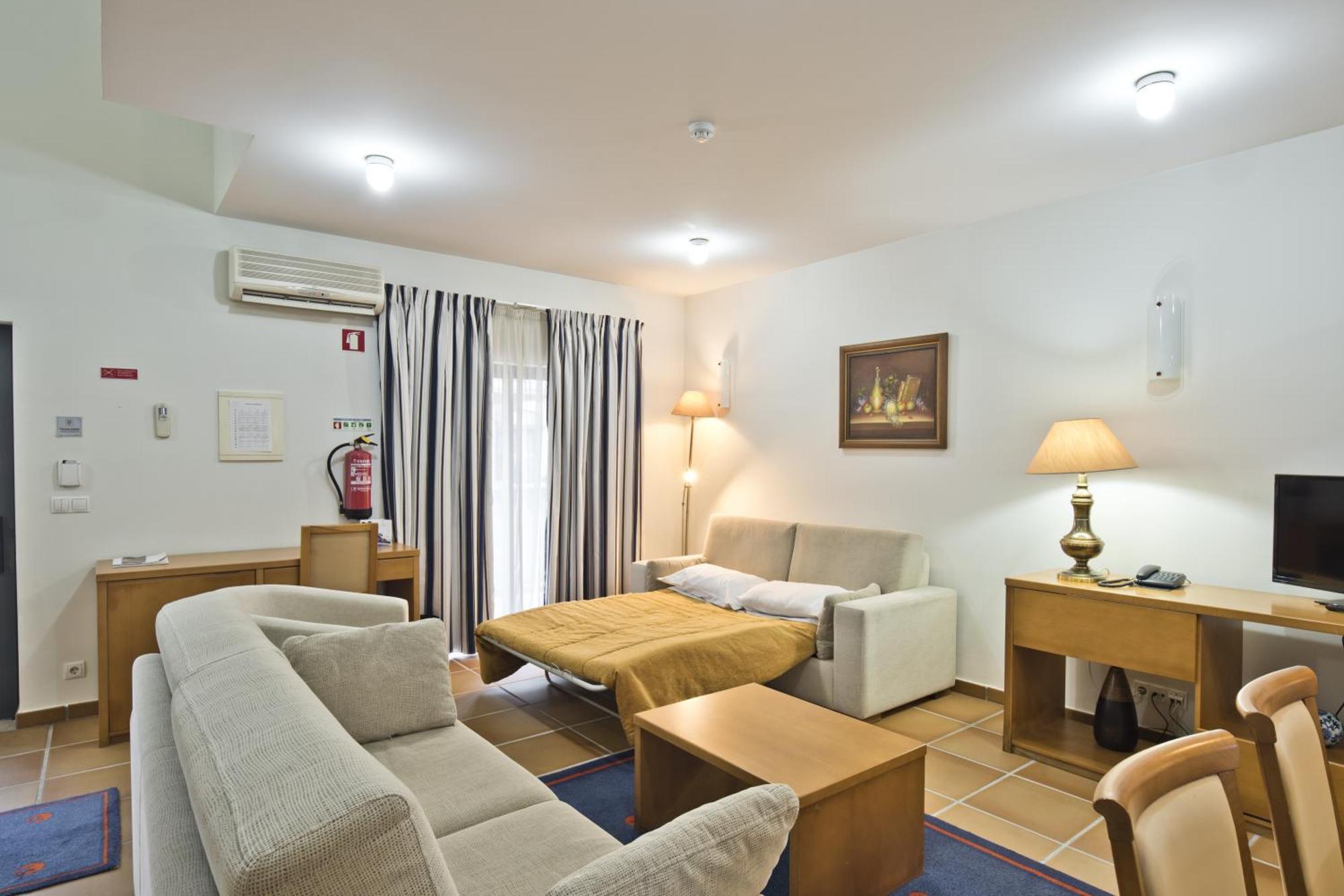Lam Hotel Естарежа Екстериор снимка