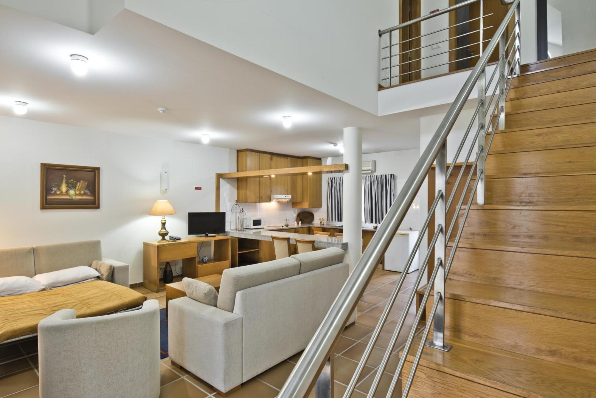 Lam Hotel Естарежа Екстериор снимка