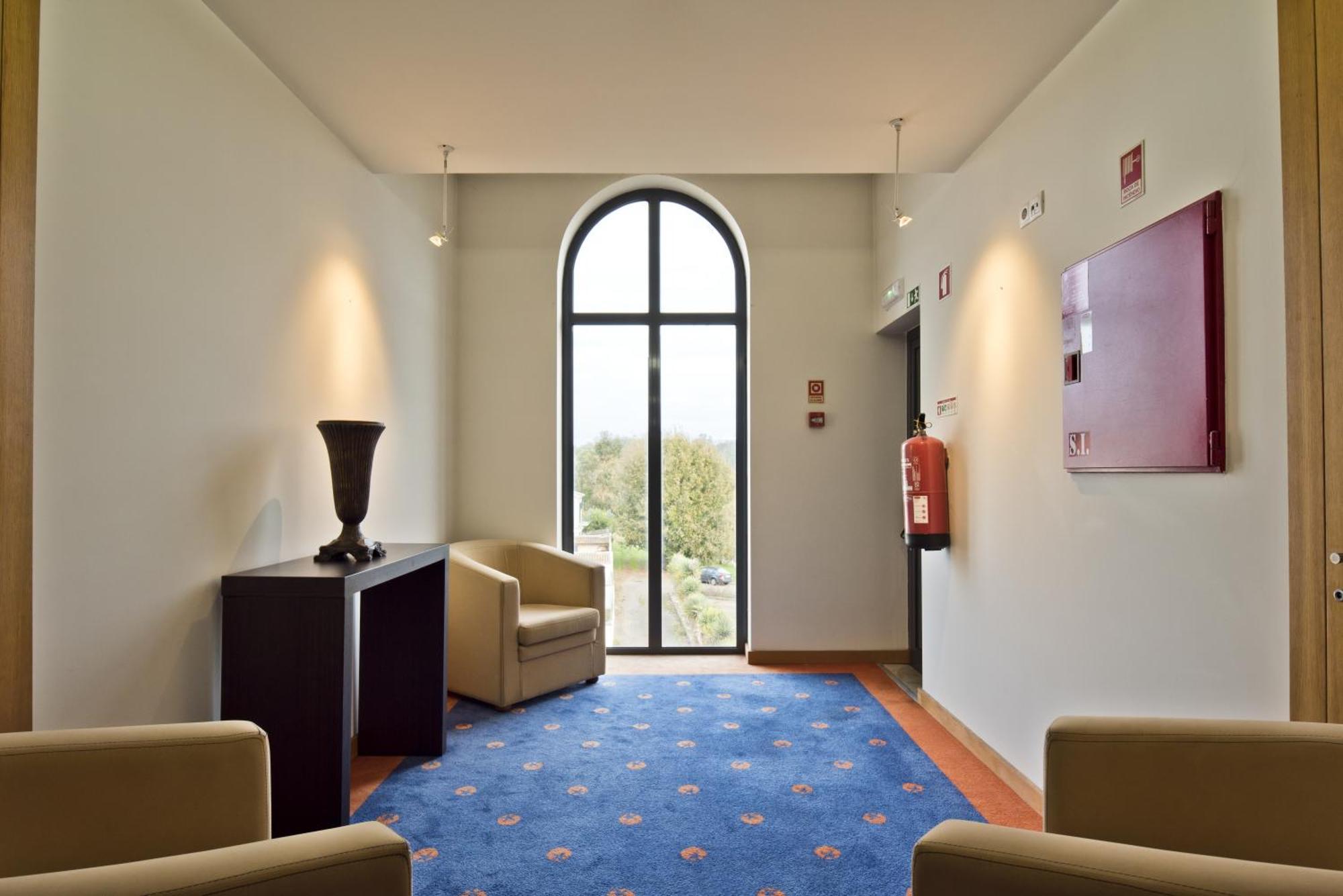 Lam Hotel Естарежа Екстериор снимка