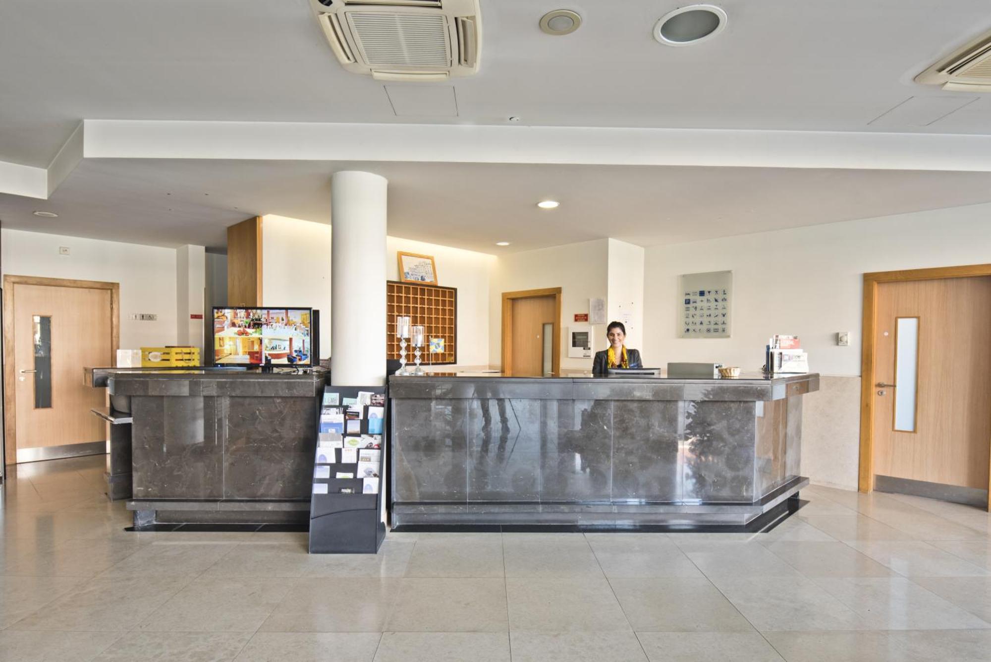 Lam Hotel Естарежа Екстериор снимка