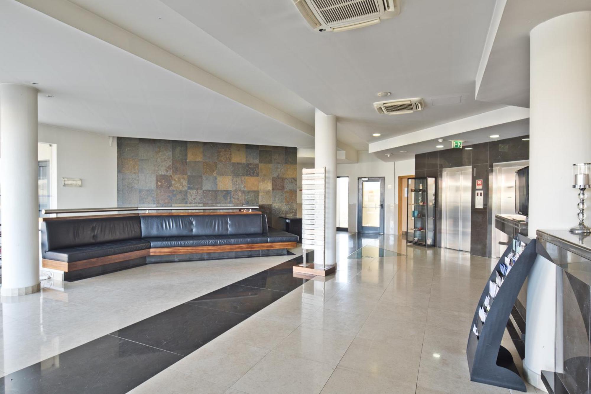 Lam Hotel Естарежа Екстериор снимка